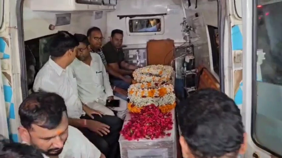 पहलगाम आतंकी हमले में मारे गए कारोबारी दिनेश मीरानिया का शव पहुंचा रायपुर..