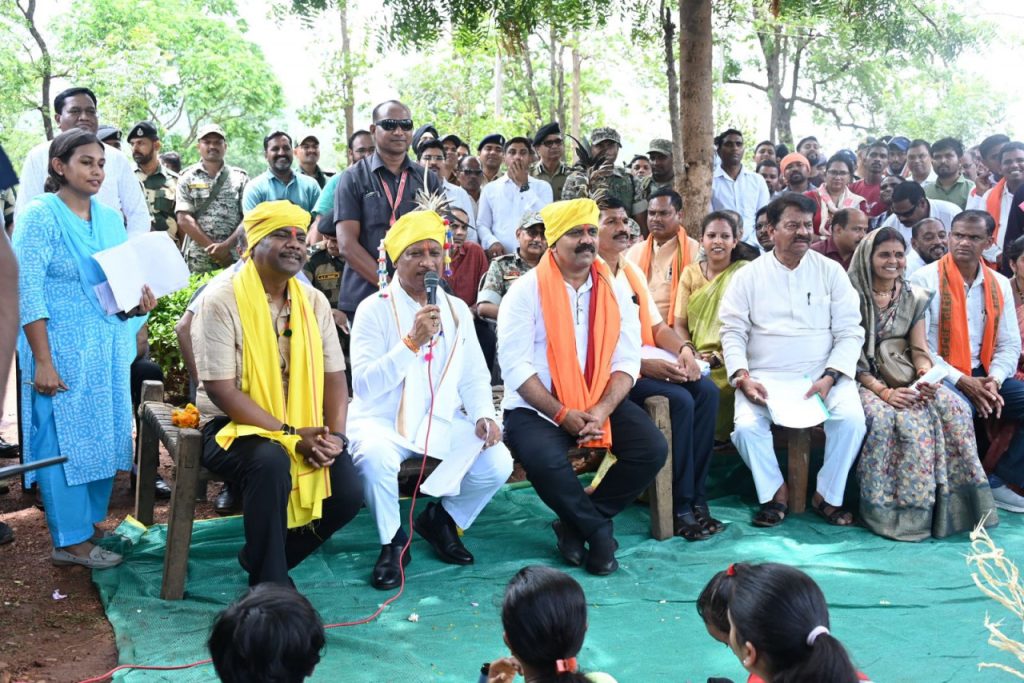 मुख्यमंत्री ने बासिंग में लगाई चौपाल, सौगातों की बारिश से ग्रामीणों के चेहरे खिले