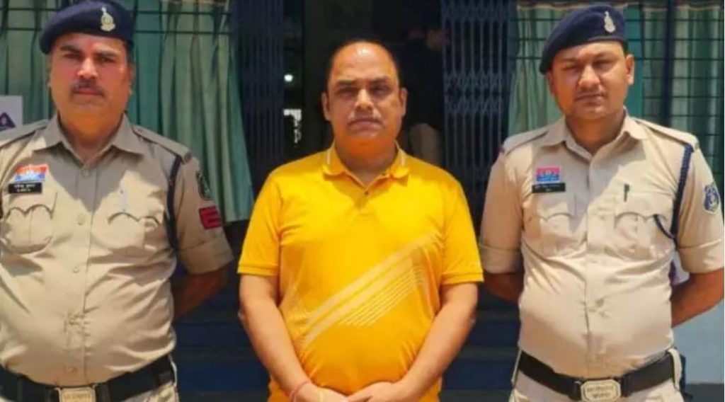 नमाज पढ़ाने का मामला : NSS प्रभारी गिरफ्तार, अन्य के खिलाफ कार्रवाई तेज