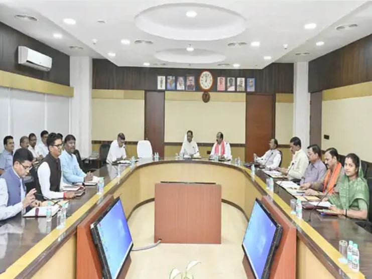 साय कैबिनेट की बैठक में कई अहम फैसले : शिक्षा गुणवत्ता में सुधार, कलाकारों और साहित्यकारों के पेशन में बढ़ोतरी समेत लिए गए अन्य निर्णय