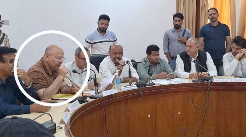 सीमा पार से अधिकारी के घर पर हुआ हमला, राजौरी के अतिरिक्त जिला विकास आयुक्त की मौत