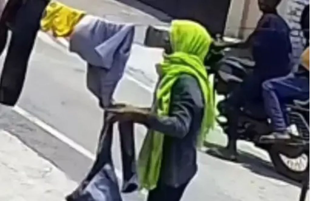 SECL कॉलोनी में दिनदहाड़े कपड़ों की चोरी, घटना CCTV में कैद