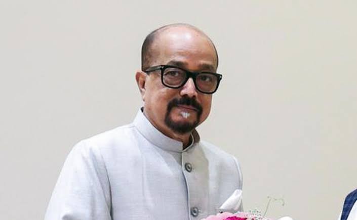 राज्यपाल ने तीन गांवों को लिया गोद