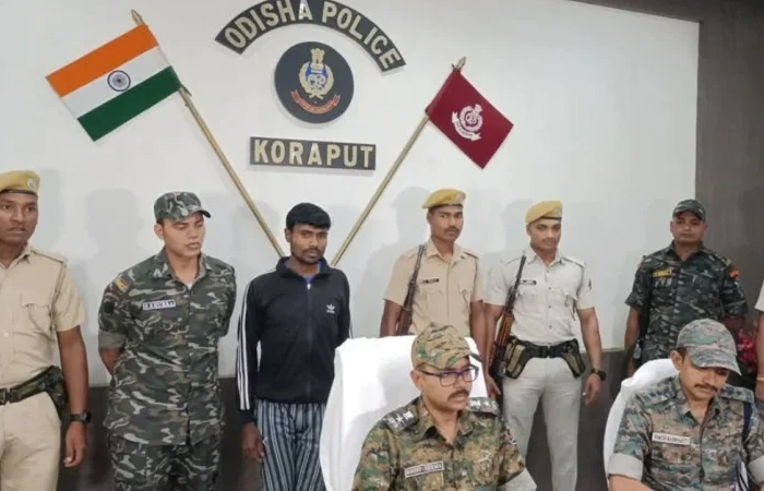 ओडिशा में पकड़ा गया बीजापुर जिले का नक्सली, AK-47 और डेटोनेटर समेत साहित्य सामग्री हुए बरामद
