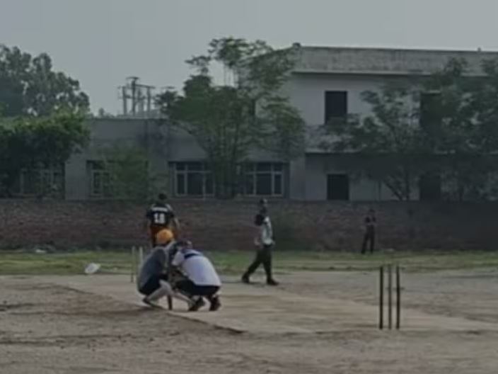 क्रिकेट मैच के दौरान बल्लेबाज की हार्ट अटैक से मौके पर मौत