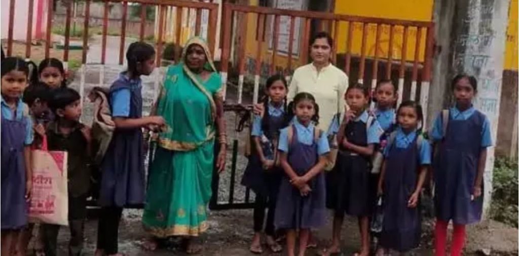 बिलासपुर के 4 स्कूलों में निरीक्षण के दौरान ताले मिले बंद, शिक्षकों को नोटिस और वेतन कटौती का निर्देश