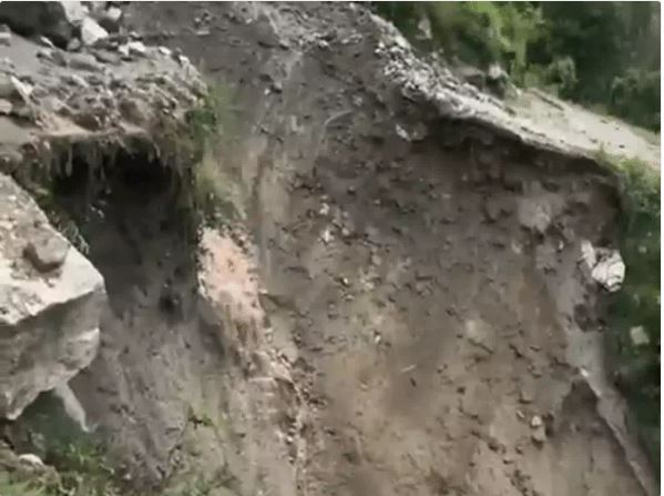 उत्तराखंड में भारी बारिश के चलते चारधाम यात्रा 24 घंटे के लिए रोकी गई, देशभर में मौसम अलर्ट जारी
