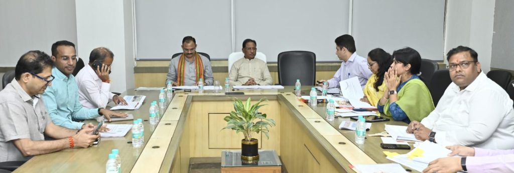 स्वास्थ्य विभाग की समीक्षा बैठक सम्पन्न, अधिकारियों को निर्देश देते हुए मुख्यमंत्री ने कहा- अंतिम व्यक्ति तक सुनिश्चित हो दवाइयों की पहुंच