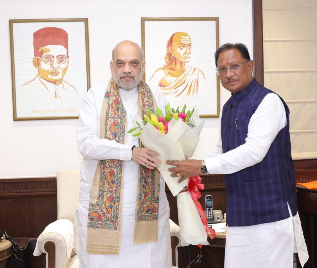 मुख्यमंत्री विष्णुदेव साय ने केंद्रीय गृहमंत्री से की मुलाकात, नक्सल ऑपरेशन की उपलब्धियों और बस्तर के विकास की दी जानकारी