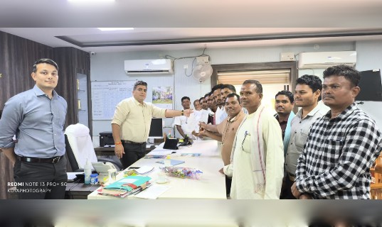 पंचायतों में नए निर्माण कार्य की स्वीकृति को लेकर गीदम जनपद पंचायत के सरपंच संघ पहुंचे कलेक्टर और ज़िला पंचायत सीईओ के पास
