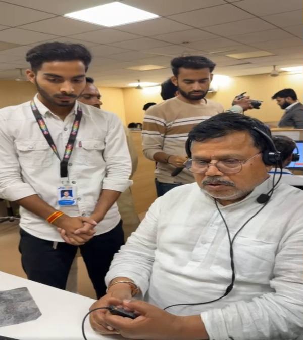 ऊर्जा मंत्री प्रद्युम्न सिंह तोमर ने पॉवर कॉल सेंटर का किया औचक निरीक्षण, उपभोक्ताओं की सुनी समस्याए