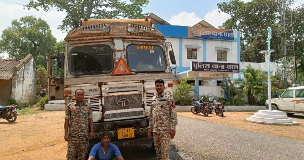 20 टन अवैध कबाड़ लदा ट्रक पकड़ाया, चालक गिरफ्तार