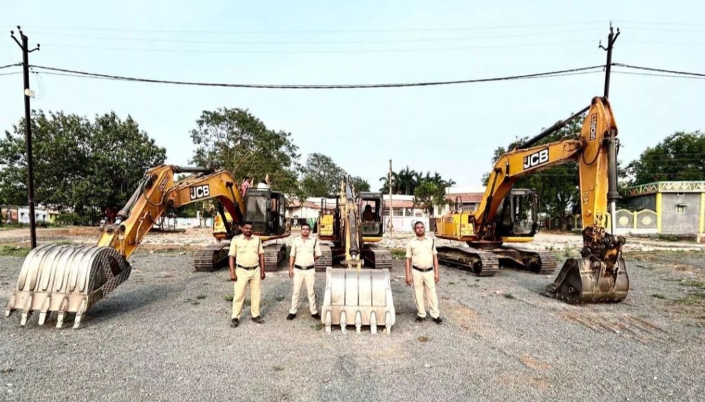 अवैध रेत उत्खनन पर कड़ी कार्रवाई, 3 चैन माउंटेन वाहन जब्त