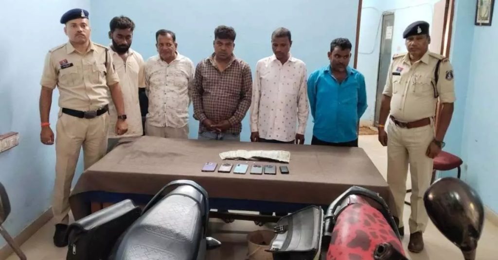 रायपुर में 5 जुआरियों का पुलिस ने निकाला जुलूस