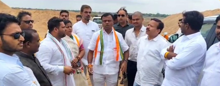 सरकारी जमीन पर रेत के अवैध भंडारण का खेल, मौके पर पहुंचे PCC चीफ दीपक बैज ने सरकार की नीति और नीयत पर उठाये सवाल