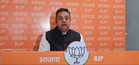 कर्नाटक में आवास योजना को धार्मिक रूप दे रही कांग्रेस : संबित पात्रा