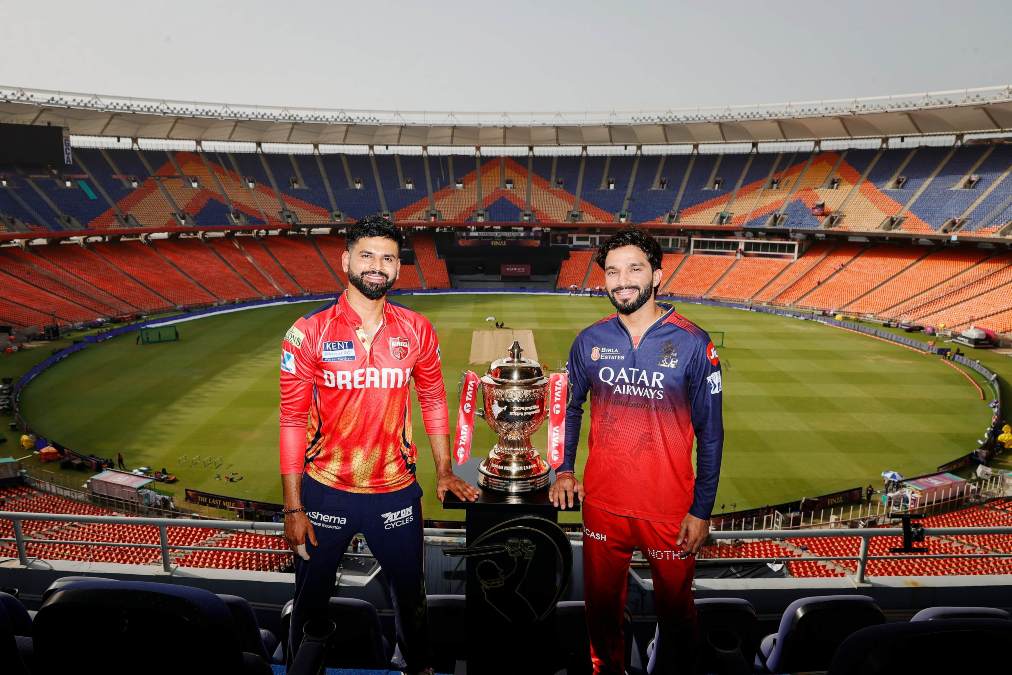IPL 2025 : फाइनल मुकाबले में पंजाब ने बेंगलुरु के खिलाफ जीता टॉस, पहले गेंदबाजी का किया फैसला