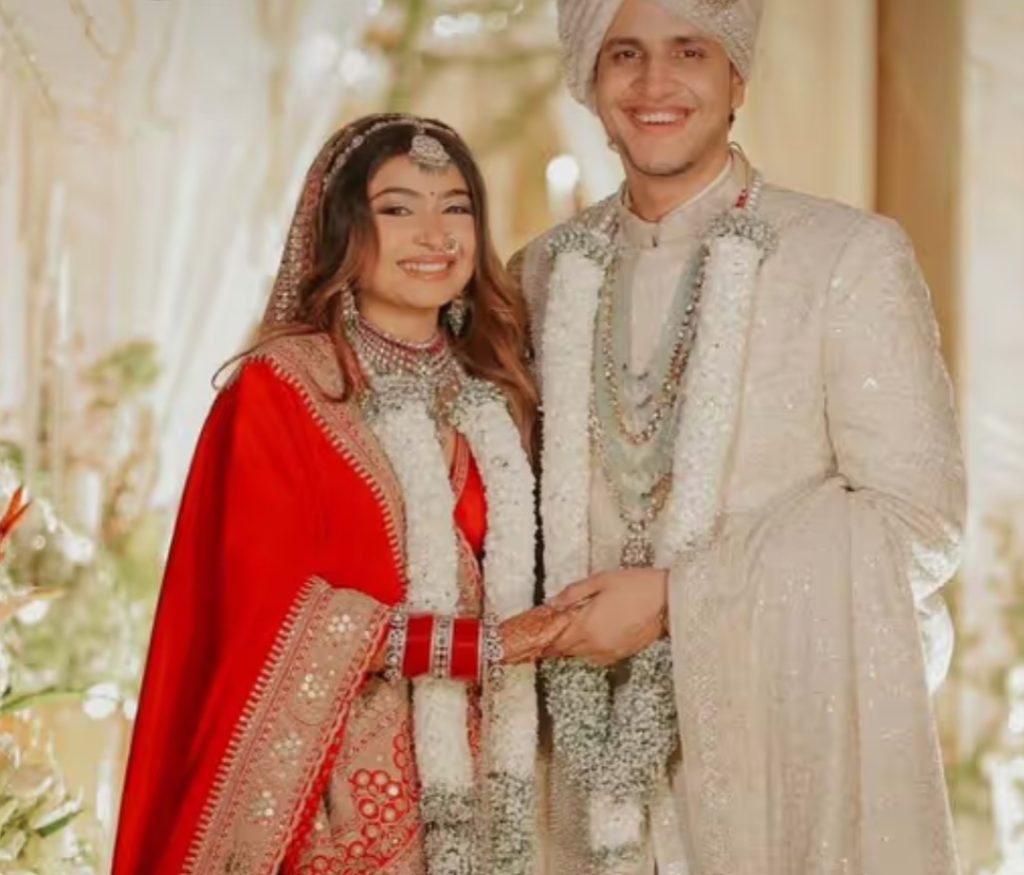 ‘‘ट्रिगर्ड इंसान’ निश्चय मल्हान ने रुचिका राठौड़ संग रचाई शादी, सोशल मीडिया पर छाईं वेडिंग फोटोज