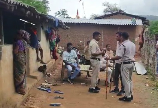 चोरी के मामले की तफ्तीश करने पहुंची पुलिस की टीम पर ग्रामीणों ने किया जानलेवा हमला