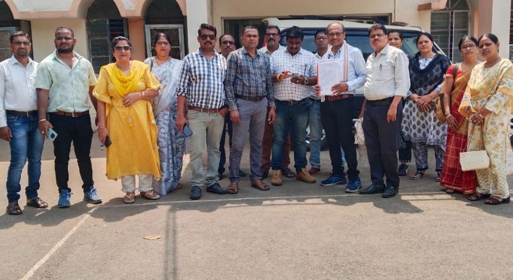 शिक्षकों को “अर्बन नक्सली” कहने वाले भाजपा नेता खूबलाल ध्रुव पर कार्रवाई की मांग तेज, शिक्षक साझा मंच ने भाजपा जिलाध्यक्ष और प्रदेश महामंत्री को सौंपा ज्ञापन