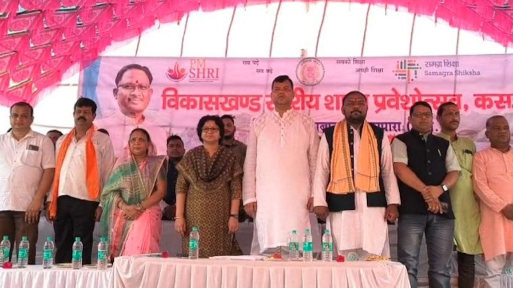 शाला प्रवेशोत्सव में गरमायी राजनीति, विधायक से पहले सांसद प्रतिनिधि के सम्मान पर भड़के विधायक, शिक्षक को फटकार लगाते हुए कहा…..!