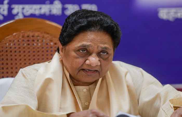 ट्रंप ने भारत पर लगाया 25% आयात शुल्क, मायावती बोलीं- सरकार इसे अवसर में बदले, देशहित से न हो समझौता ट्रंप ने भारत पर लगाया 25% आयात शुल्क, मायावती बोलीं- सरकार इसे अवसर में बदले