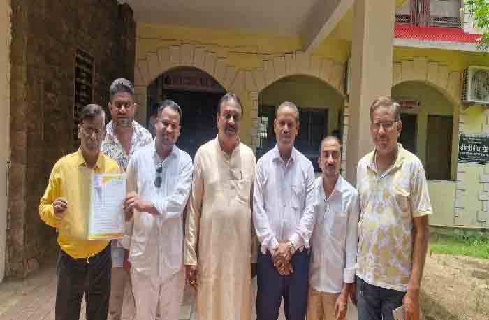 भाठागांव में शराब दुकान से जनजीवन अस्त-व्यस्त, कांग्रेस नेताओं ने कलेक्टर को सौंपा ज्ञापन भाठागांव में शराब दुकान से जनजीवन अस्त-व्यस्त