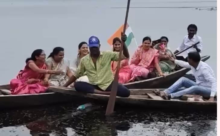 बैतूल: सतपुड़ा डैम में बिना अनुमति और सुरक्षा के तिरंगा यात्रा, नेताओं की लापरवाही उजागर मलांजकुड़ुम जलप्रपात में फिर दर्दनाक हादसा