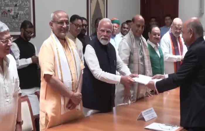 उपराष्ट्रपति चुनावः NDA उम्मीदवार सीपी राधाकृष्णन ने दाखिल किया नामांकन, मोदी-शाह समेत कई नेता रहे मौजूद उपराष्ट्रपति चुनावः NDA उम्मीदवार सीपी राधाकृष्णन ने दाखिल किया नामांकन, मोदी-शाह समेत कई नेता रहे मौजूद