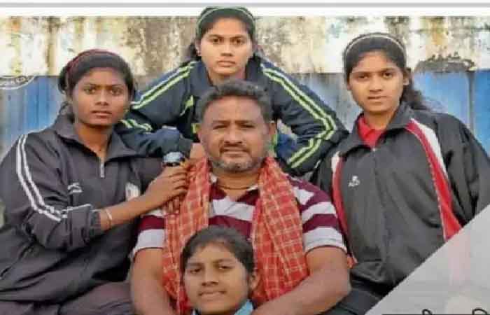 पहलवान बेटियों के पिता ने फांसी लगाकर दी जान, जांच में जुटी पुलिस पहलवान बेटियों के पिता ने फांसी लगाकर दी जान, जांच में जुटी पुलिस