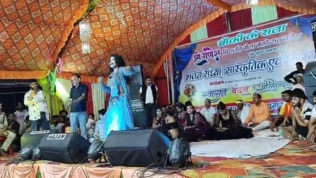 गणेश महोत्सव में सांस्कृतिक कार्यक्रम के नाम पर फूहड़ता, सोशल मीडिया पर वीडियो वायरल