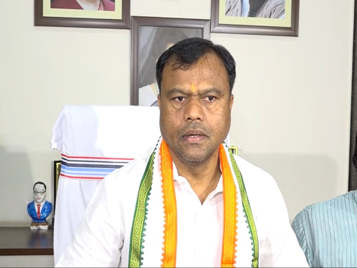न्यूड पार्टी विवाद से छत्तीसगढ़ की सियासत गरमाई, कांग्रेस प्रदेश अध्यक्ष बैज ने भाजपा सरकार को घेरा न्यूड पार्टी विवाद से छत्तीसगढ़ की सियासत गरमाई, कांग्रेस प्रदेश अध्यक्ष बैज ने भाजपा सरकार को घेरा