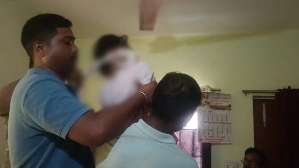 पुलिस लाइन के सरकारी क्वार्टर में आरक्षक की पत्नी ने फांसी लगाकर दी जान, जांच में जुटी पुलिस पुलिस लाइन के सरकारी क्वार्टर में आरक्षक की पत्नी ने फांसी लगाकर दी जान