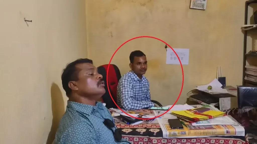 रिश्वतखोर पटवारी चढ़ा ACB के हत्थे, इस काम के लिए किसान से मांगे थे 13 हजार रुपए रिश्वतखोर पटवारी चढ़ा ACB के हत्थे