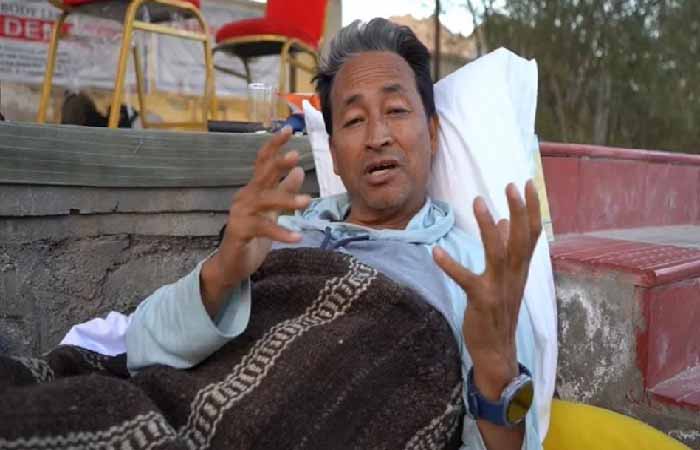लेह हिंसा: लद्दाख के सोशल एक्टिविस्ट सोनम वांगचुक गिरफ्तार, दो दिन पहले प्रदर्शनकारियों ने फूंका था BJP ऑफिस लेह हिंसा: लद्दाख के सोशल एक्टिविस्ट सोनम वांगचुक गिरफ्तार
