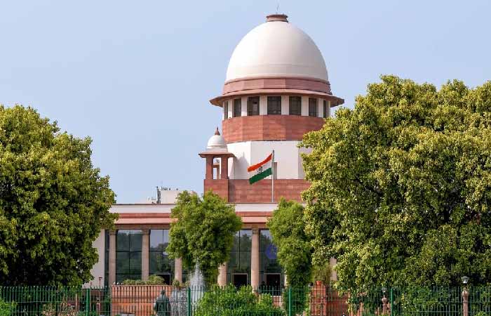 आवारा कुत्तों पर सुप्रीम कोर्ट सख्त: पश्चिम बंगाल और तेलंगाना को छोड़कर सभी राज्यों के मुख्य सचिवों को किया तलब आवारा कुत्तों पर सुप्रीम कोर्ट सख्त: पश्चिम बंगाल और तेलंगाना को छोड़कर सभी राज्यों के मुख्य सचिवों को किया तलब