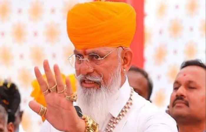 करणी सेना के राष्ट्रीय अध्यक्ष डॉ. राज शेखावत ने मौदहापारा थाने में दी गिरफ्तारी, समर्थकों ने की नारेबाजी करणी सेना के राष्ट्रीय अध्यक्ष डॉ. राज शेखावत ने मौदहापारा थाने में दी गिरफ्तारी, समर्थकों ने की नारेबाजी