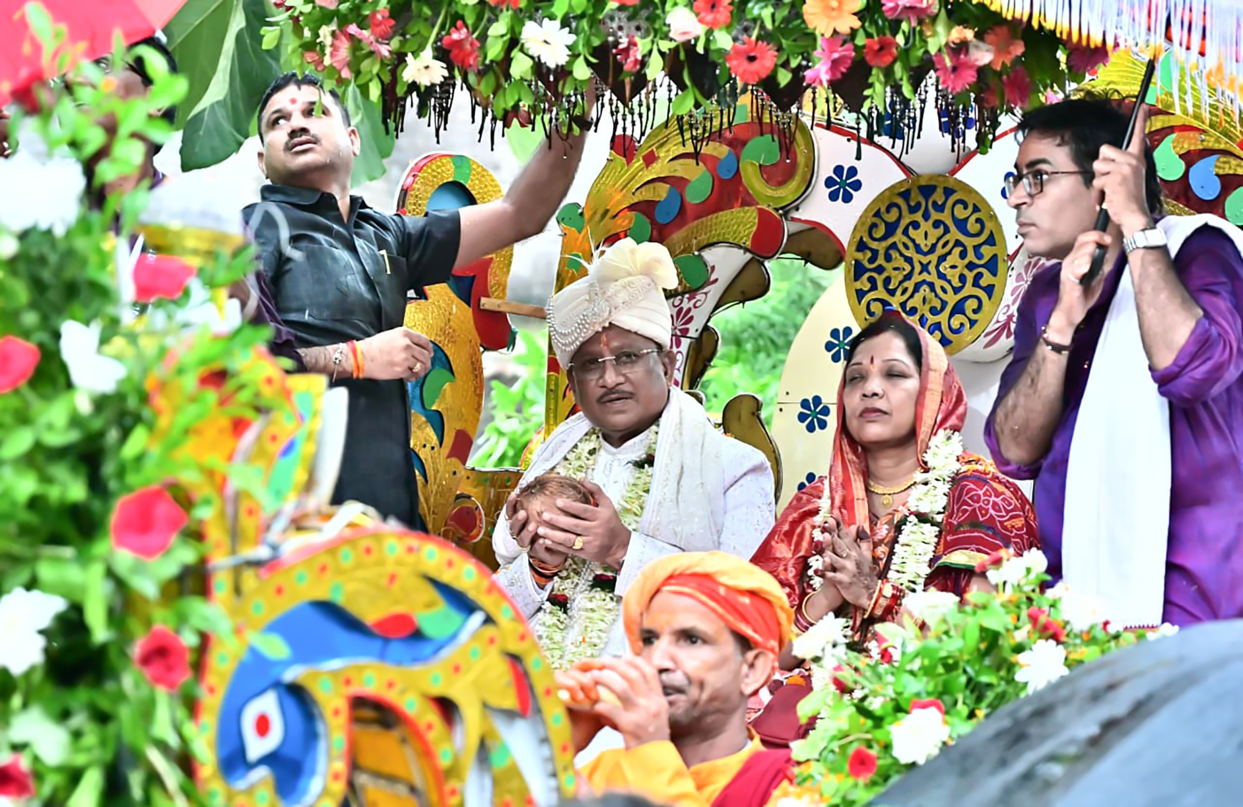 दोकड़ा की ऐतिहासिक जगन्नाथ रथयात्रा में शामिल हुए मुख्यमंत्री विष्णुदेव साय, निभाई गजपति महाराजा की परंपरा
