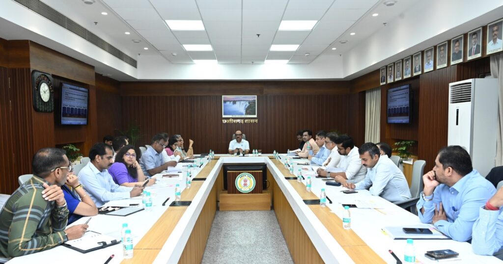 मुख्य सचिव विकासशील ने सचिवों की ली उच्च स्तरीय बैठक, योजनाओं के क्रियान्वयन की समीक्षा की