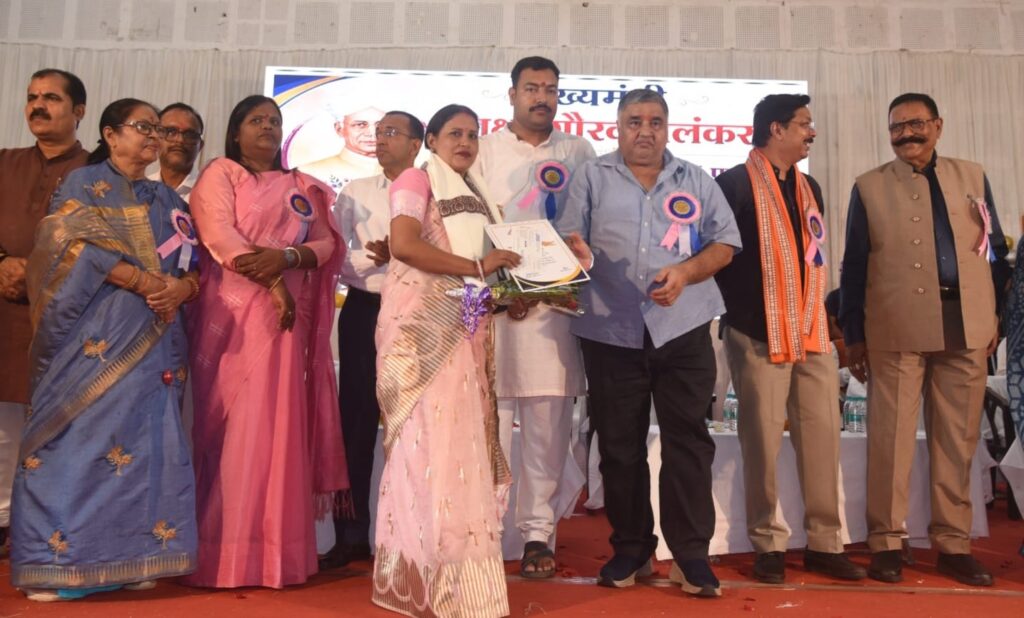 शिक्षा ही सफलता का मूल मंत्र है, कोई भी बच्चा शिक्षा से वंचित न रहे — मंत्री राजेश अग्रवाल
