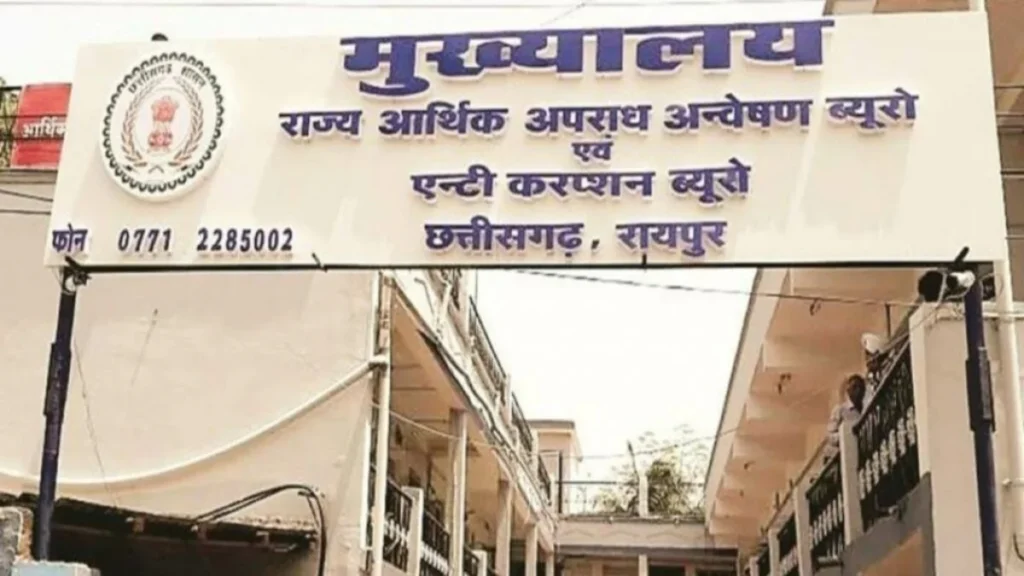 10 हजार रुपये की रिश्वत लेते महिला आरक्षक रंगे हाथ गिरफ्तार