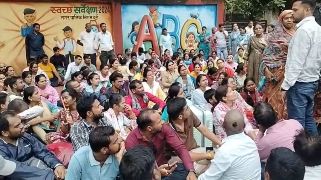 अतिथि शिक्षकों ने वापस ली हड़ताल, बोले- 5 सितंबर तक मांगें पूरी नहीं हुईं तो फिर होगा आंदोलन