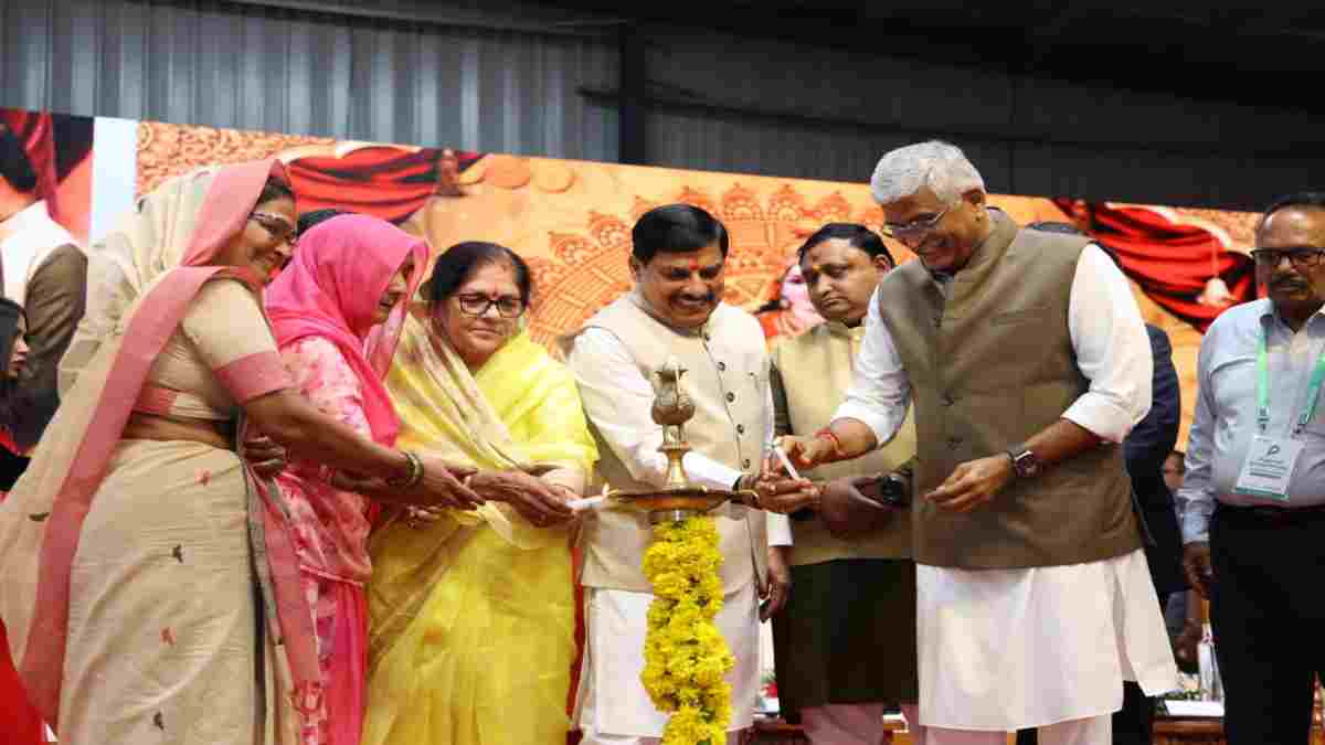मुख्यमंत्री डॉ. मोहन यादव ने किया एडवांस ऑप्टिकल फाइबर-बैटरी मैन्युफैक्चरिंग प्लांट का उद्घाटन