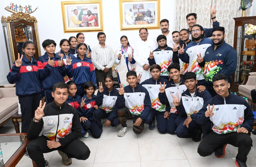 राष्ट्रमंडल खेलों की रजत पदक विजेता ज्ञानेश्वरी यादव का मुख्यमंत्री निवास में भव्य स्वागत