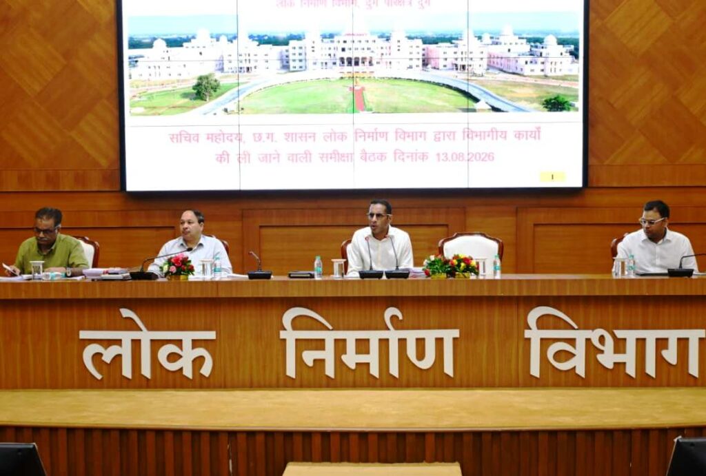 लोक निर्माण विभाग के सचिव ने सड़क एवं भवन निर्माण कार्यों की प्रगति की समीक्षा की