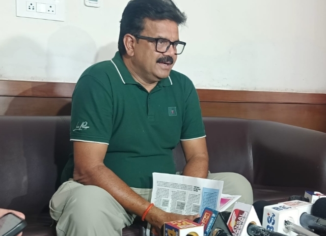 ‘हाईजैक सरकार’ बयान पर अटल श्रीवास्तव का समर्थन, भाजपा सरकार को बताया कठपुतली