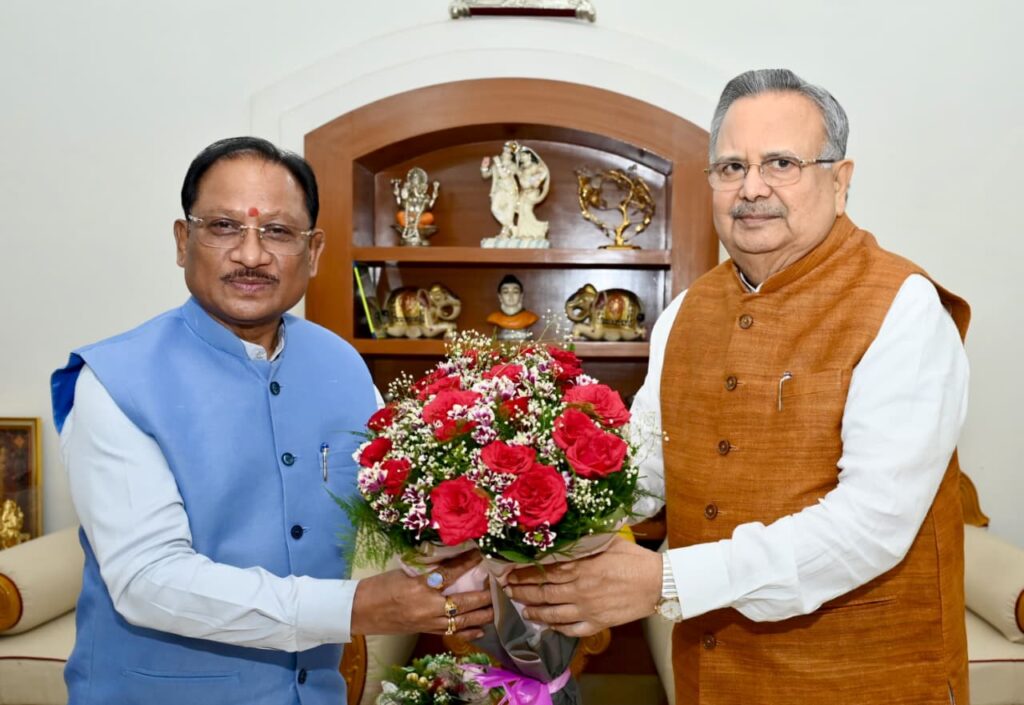 CM साय ने डॉ. रमन सिंह से की मुलाकात, राजनांदगांव के फर्टिलाइजर प्लांट और EMC 2.0 पर हुई चर्चा