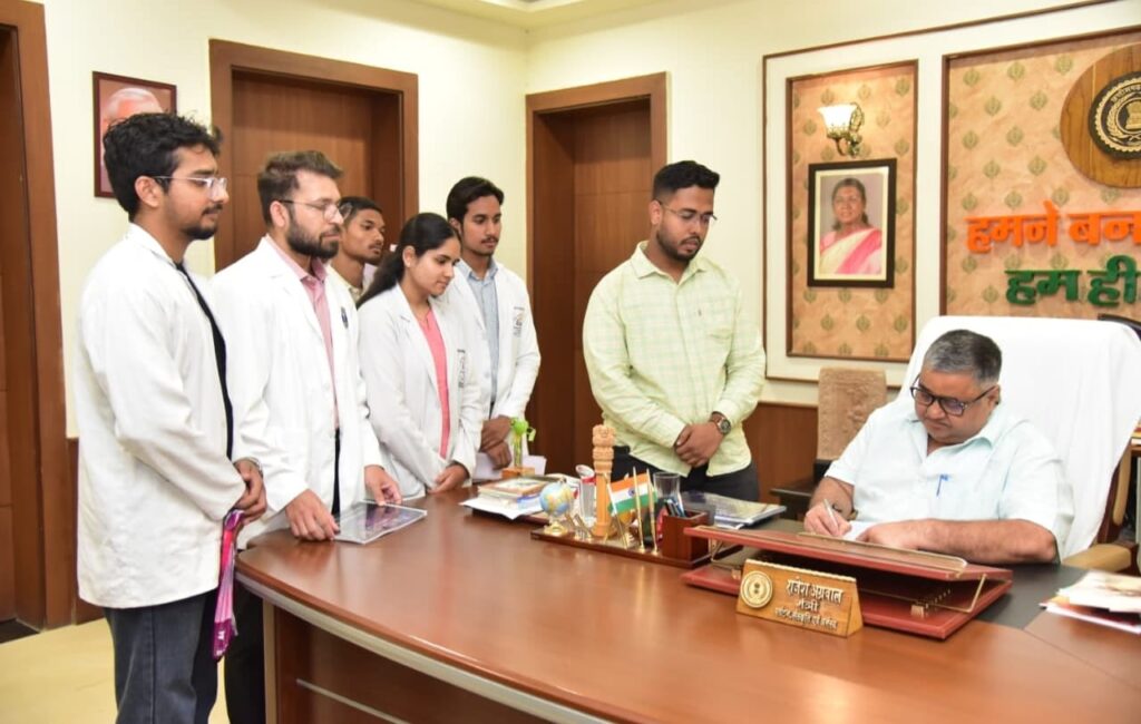 मंत्री राजेश अग्रवाल ने लगाया जनदर्शन, दूर-दराज से पहुंचे लोगों की सुनी समस्याएं; अधिकारियों को दिए त्वरित निराकरण के निर्देश