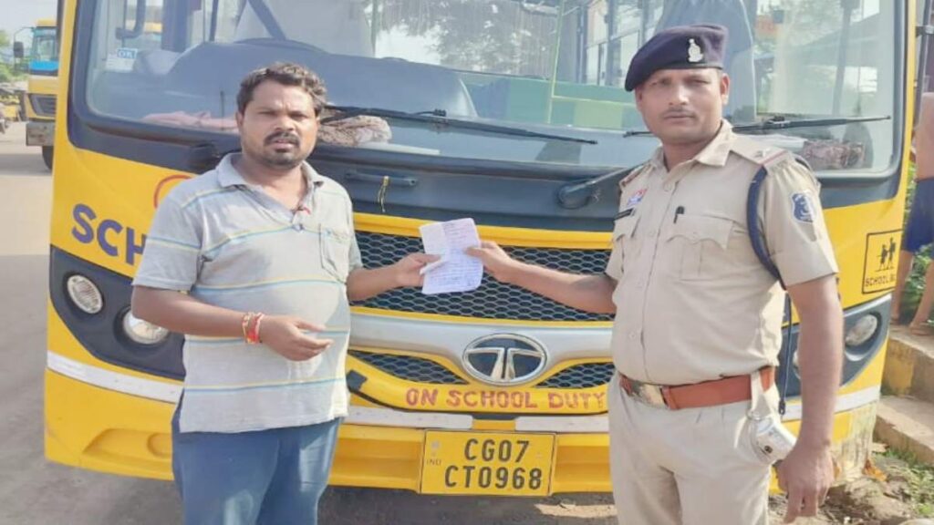 शराब के नशे में स्कूल बस चलाना पड़ा भारी, ड्राइवर को 3 दिन की सजा और ₹15 हजार अर्थदंड
